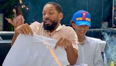 Will Smith se atrapalha com vela no aniversário do filho: 'Incendiando tudo'