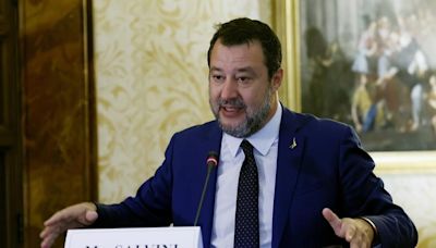 Salvini, a una activista a favor de la legalización del cannabis: "Haz el amor, no te hagas porros"