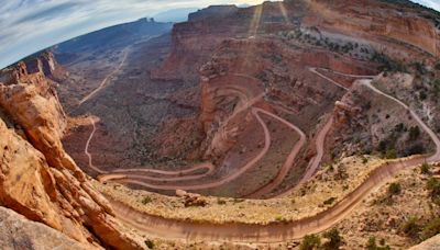 Father, daughter hikers found dead after running out of water at Utah park - National | Globalnews.ca