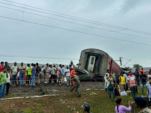 Howrah-CSMT Express derailment: Oppn slams Ashwini Vaishnaw as 'Reel minister', questions govt rail accidents