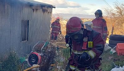 Bomberos controlaron el fuego que se había producido en una casa - Diario El Sureño