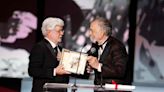 George Lucas recibe la Palma de Oro de Honor de Cannes a manos de su amigo Coppola