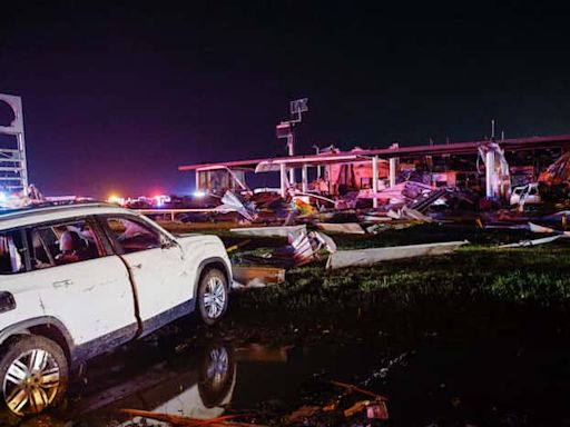 North Texas tornado kills at least 5, slams homes late Saturday, Cooke County sheriff says