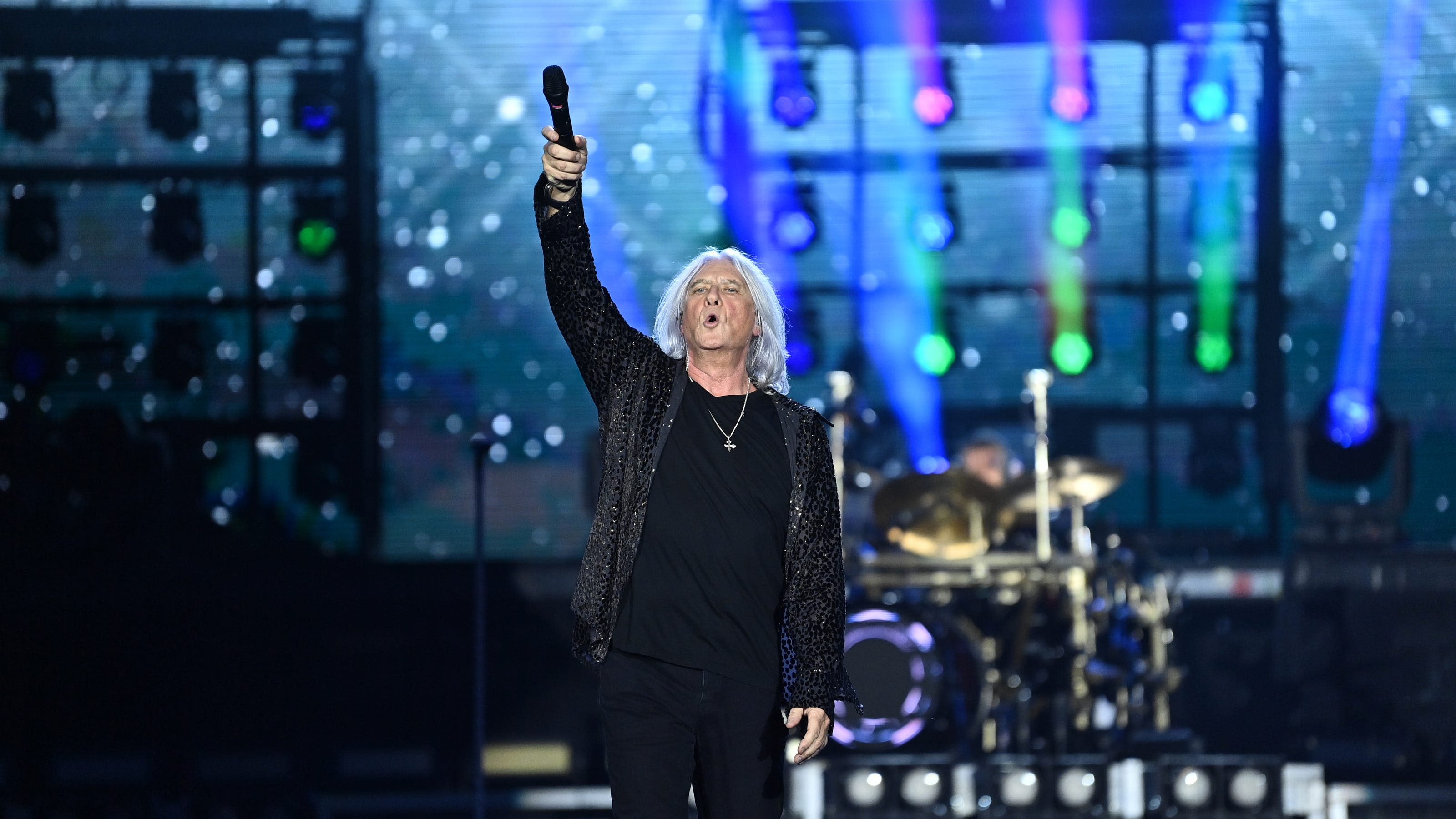 Def Leppard, Journey and Steve Miller romp through five hours of rock sing-alongs