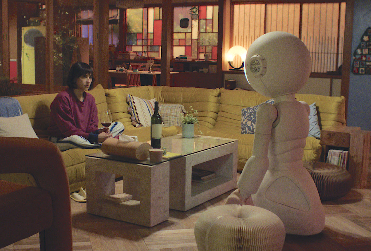 Rashida Jones Is Friends With a Robot in Apple TV+’s Sci-Fi Mystery Sunny — Watch a New Trailer