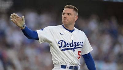 Freddie Freeman Receives Standing Ovation in Emotional Return to Dodgers