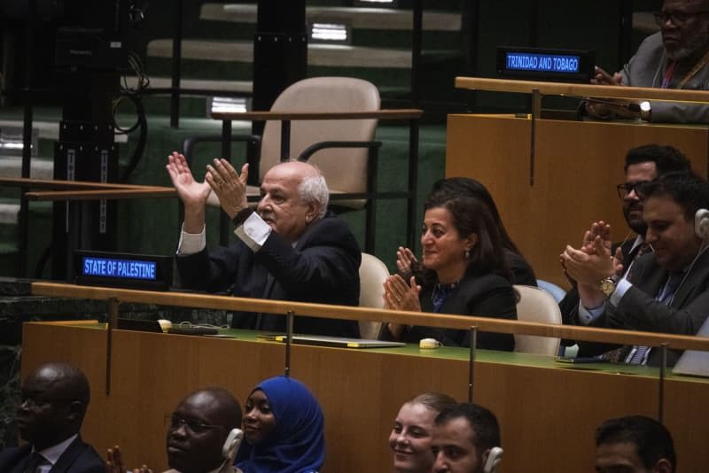 UN General Assembly calls for Israeli withdrawal from occupied areas