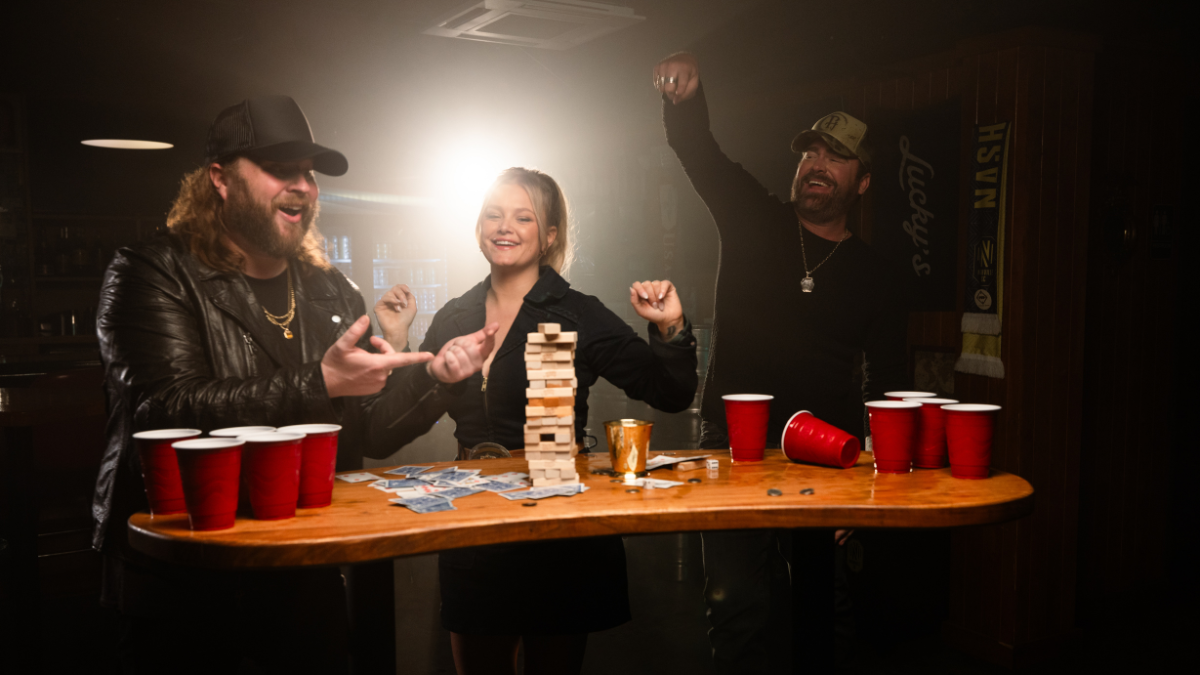 Watch Lee Brice Round Up 'Drinkin' Buddies' Nate Smith, Hailey Whitters To Pay Tribute To Good Friends | iHeartCountry...