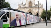 Pablo Laso, en el tranvía de Vitoria