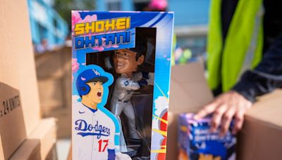 'Bobblehead' de Shohei Ohtani: locura en el estadio de los Dodgers por primera figura del japonés - La Opinión