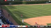 MLB／站在外野草皮接回傳球 游擊手「雷射肩」傳本壘抓到追平分