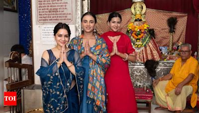 Ahead of the Pukaar Dil Se Dil Tak premiere, actors Sukhada Khandkekar, Sayli Salunkhe, and Anushka Merchande seek the blessings of Khatu Shyam Ji in Mumbai...