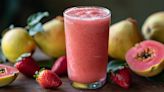 Cómo preparar el smoothie de guayaba y fresa que favorece la producción de colágeno y fortalece el sistema inmune