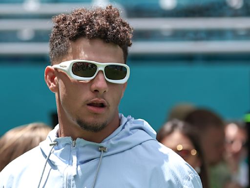 Patrick Mahomes' reason for finally bringing TV to training camp: Olympics and 'College Football 25'