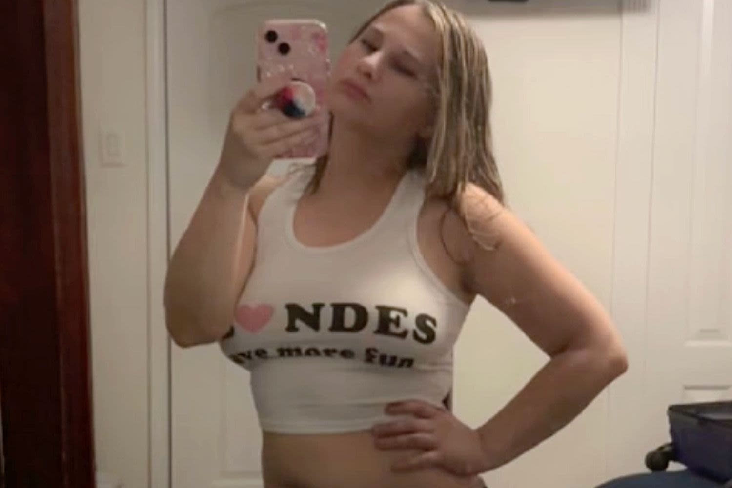 Gypsy-Rose Blanchard Poses in 'Blondes Have More Fun' Cropped Tank Top as She Shares Motivational Messages