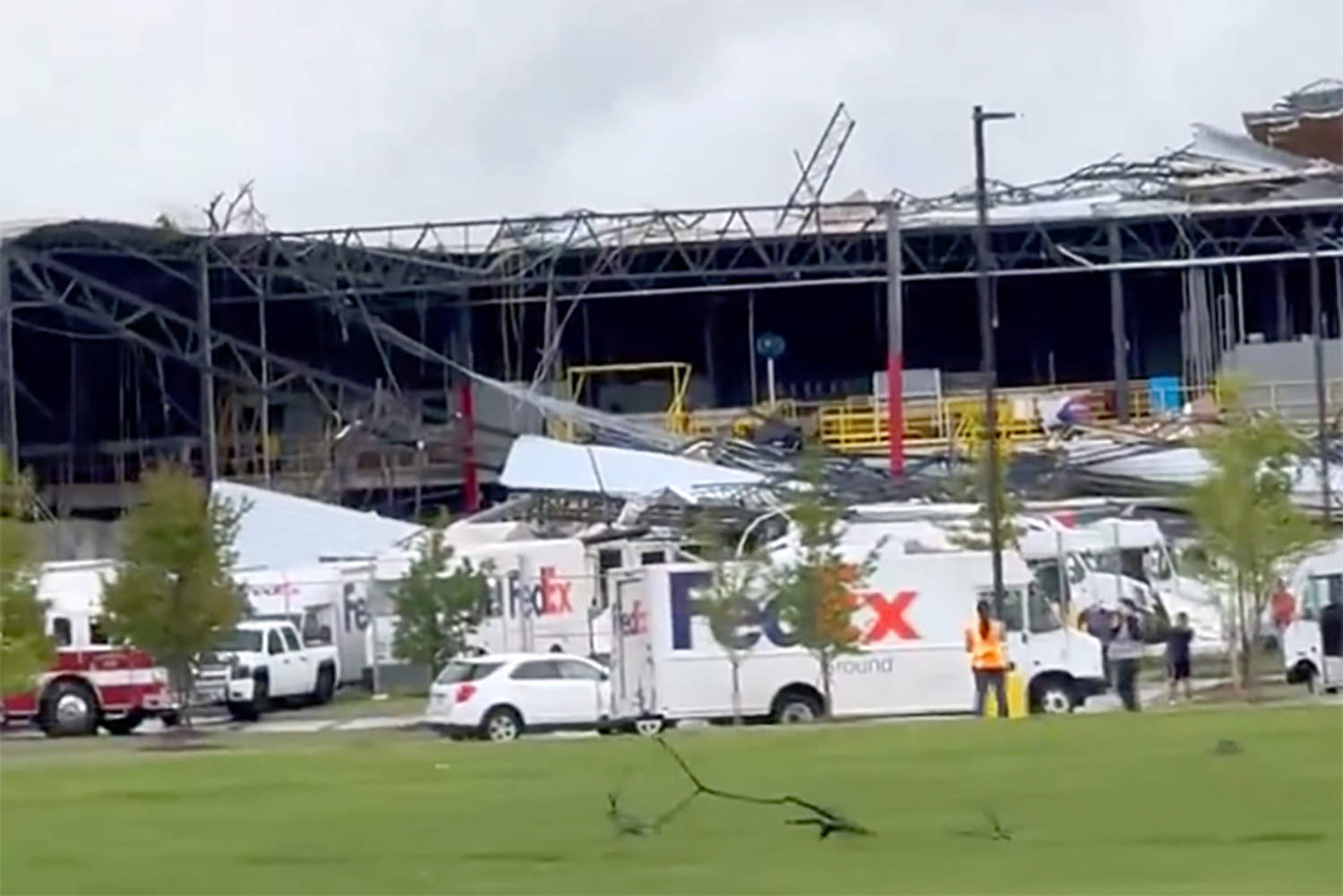 Michigan tornadoes trap workers in FedEx building, wipe out mobile home park