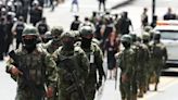 La violencia desborda una pequeña ciudad de Ecuador y Noboa envía al grueso de la fuerza pública