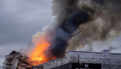 VIDEO: Incendio devora antigua bolsa de valores de Dinamarca