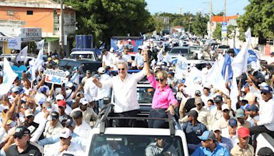 Abinader encabeza marcha caravana en Puerto Plata