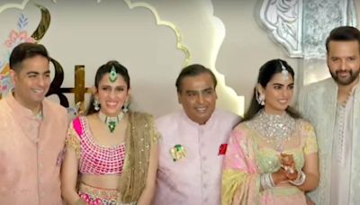Akash Ambani Cracks Up, Mukesh Ambani and Isha Ambani Smile as Paps Scream at Anant Ambani's Wedding | Watch - News18
