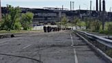 Ucrania cifra en cerca de un millar los defensores de la planta de Azovstal que siguen bajo cautiverio ruso