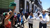Antiabortistas agreden a diputados y feministas, ante la mirada complaciente de la policía estatal - Puebla