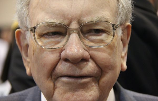 The Secret Is Out: Here's the Dividend Stock That Warren Buffett Just Dumped $6.7 Billion Into