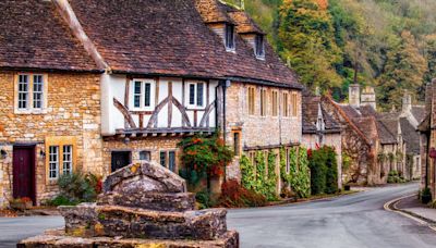 'Prettiest' UK village to see autumn leaves colours sweep through countryside