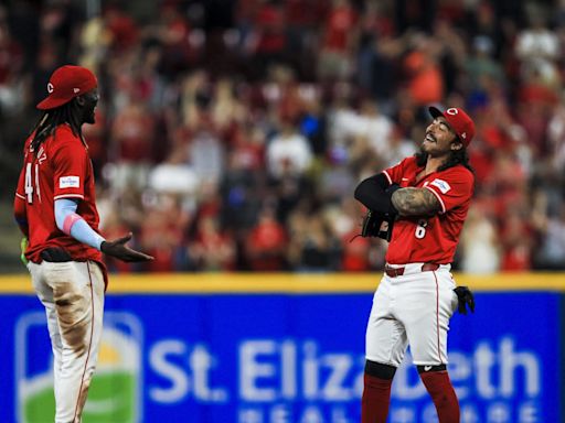 Rain Delay: Cincinnati Reds Have 4-0 Lead Over Los Angeles Dodgers in Sixth Inning