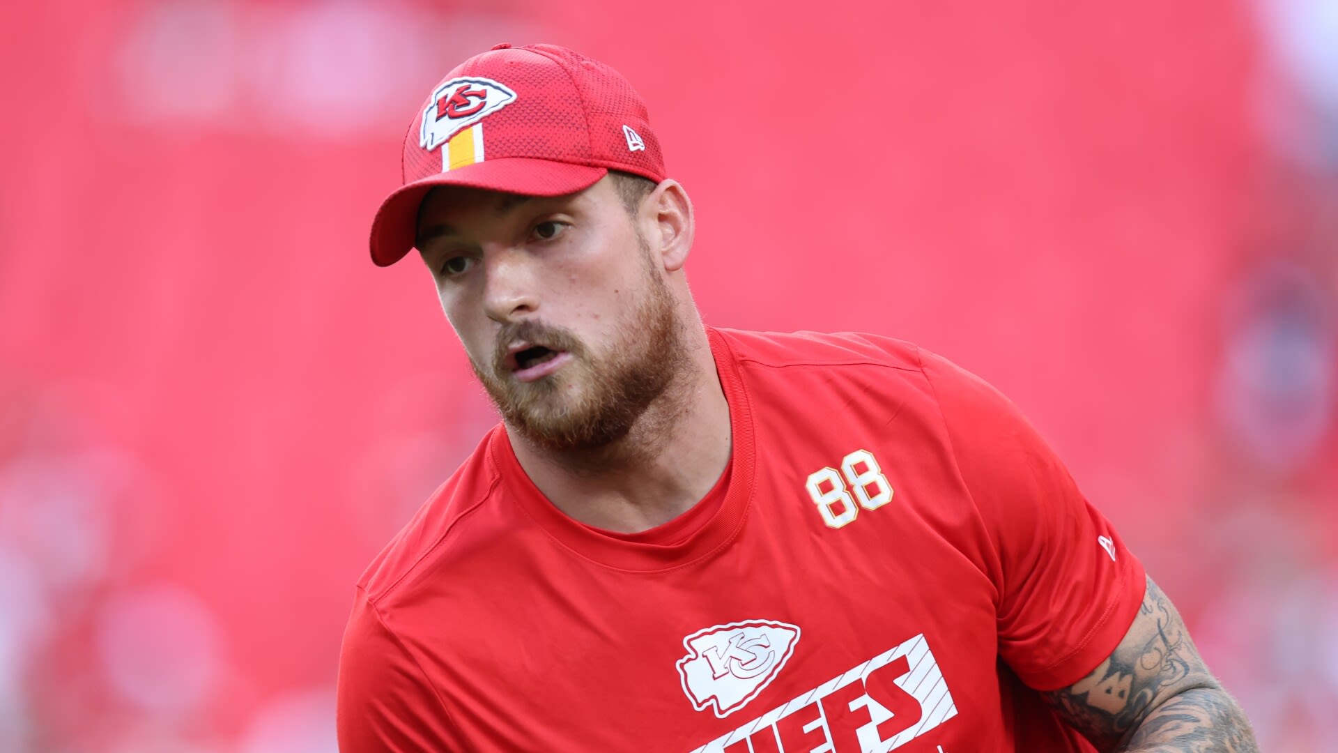 Chiefs fined $100,000 for inactive TE Peyton Hendershot's sideline shove of Roquan Smith