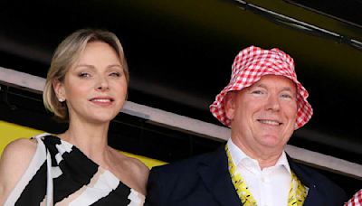 Le prince Albert de Monaco arbore un bob Cochonou et suscite l'amusement des internautes lors du Tour de France