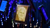 En el cumpleaños de Putin, los Nobel premian a defensores de derechos civiles