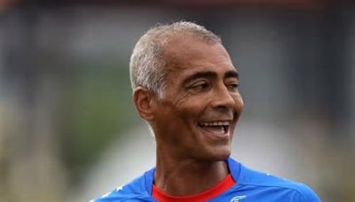 Así ha sido la vuelta al fútbol de Romario: ''Viene la camilla a recogerme''