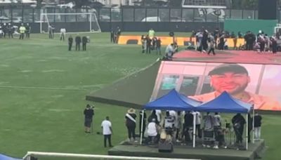 Neymar é vaiado por torcedores do Vasco durante apresentação de Coutinho em São Januário