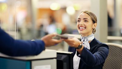 Esta es “la única manera” de conseguir vuelos baratos, asegura exempleada de una aerolínea