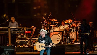 Garth Brooks to be inducted into ACL TV’s Hall of Fame, marking the start of show’s historic 50th season