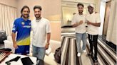 Singer Jassie Gill meets Chennai Super Kings players Mahendra Singh Dhoni and Dwayne Bravo, see pic