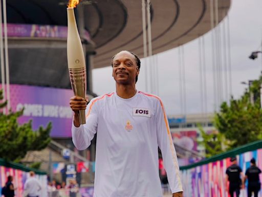 PIX: Snoop Dogg carries Olympic Torch!