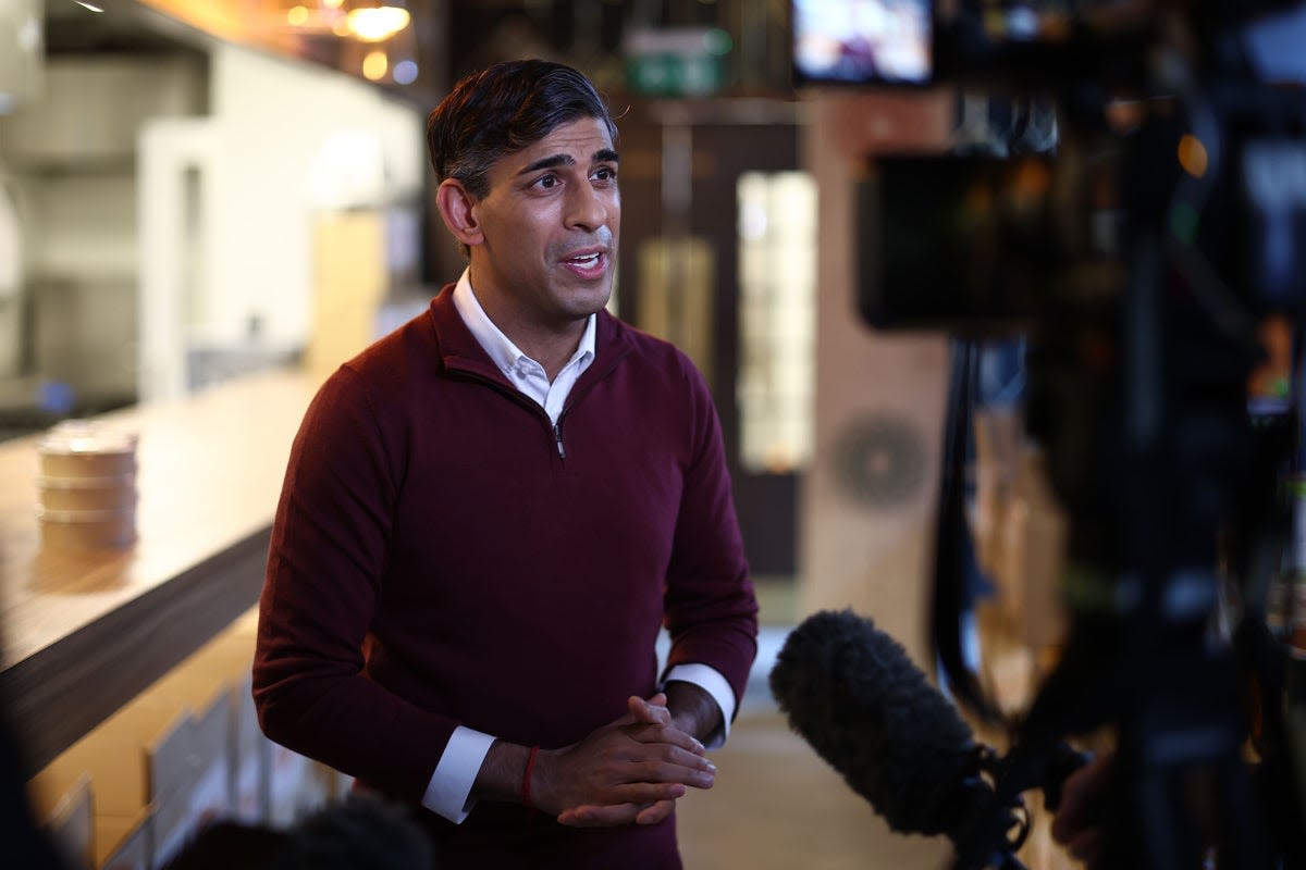 UK politics – live: Rishi Sunak accused of ‘gaslighting’ UK on economy as MoD ‘hacked’ by China