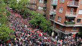 Socialist supporters call on Spanish prime minister to stay