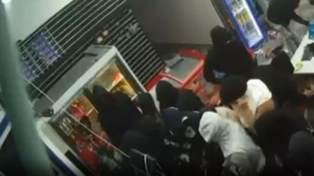 Mob ravages California mini-mart during flash robbery near airport, shocking video shows