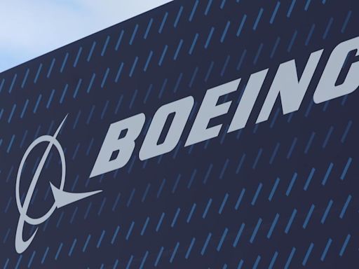 Trabajadores de Boeing van a huelga; consideran insuficiente incremento salarial del 25%