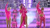 Fans Are Praising One of Beyoncé’s Dancers for Helping Her Avoid a Wardrobe Malfunction on Stage: Watch