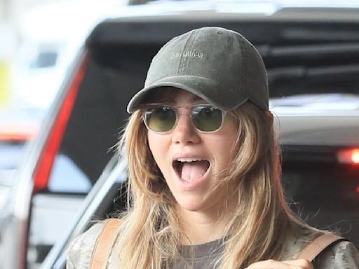 Suki Waterhouse keeps it casual at LAX four months after giving birth