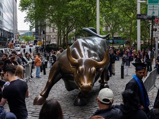 The Dow crossed 40,000 for the first time – Should you keep investing in stocks or wait?