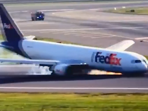 Boeing Plane Fails to Deploy Nose Landing Gear, Skids to a Halt on Runway