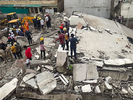 Death toll in Surat building collapse rises to 7 as debris is cleared, bodies pulled out