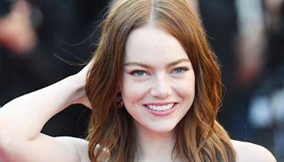 Emma Stone, sensationnelle à Cannes : elle subjugue le Festival dans une robe au décolleté vertigineux