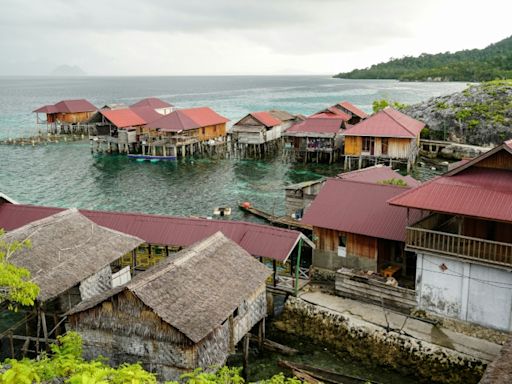 Indonesia's sea nomads turn to jobs on land