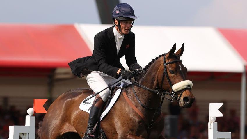 Powell wins Badminton Horse Trials as Fox-Pitt bows out